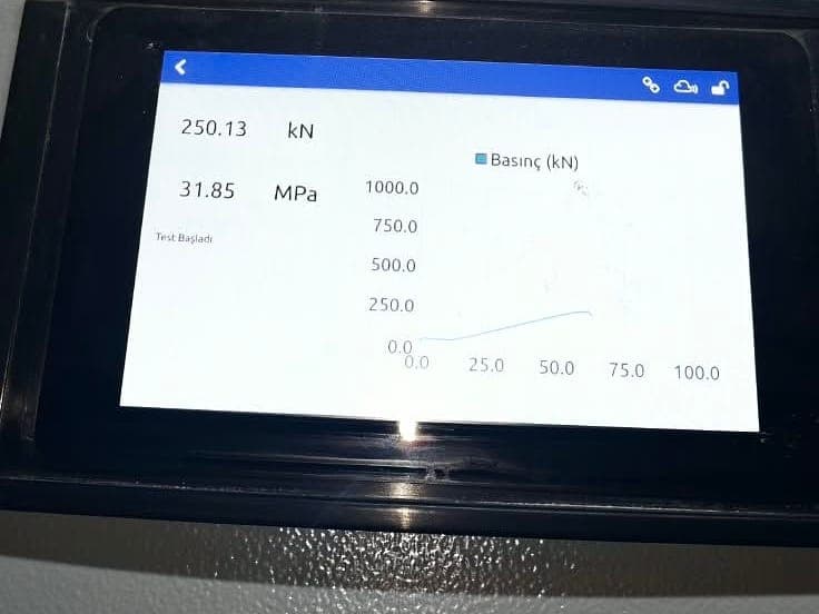 Pres ekranında 250,13 kN ve 31,85 MPa